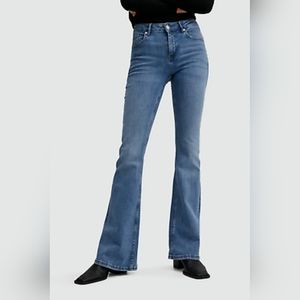 Mango MNG Jeans Flair size 6 J145